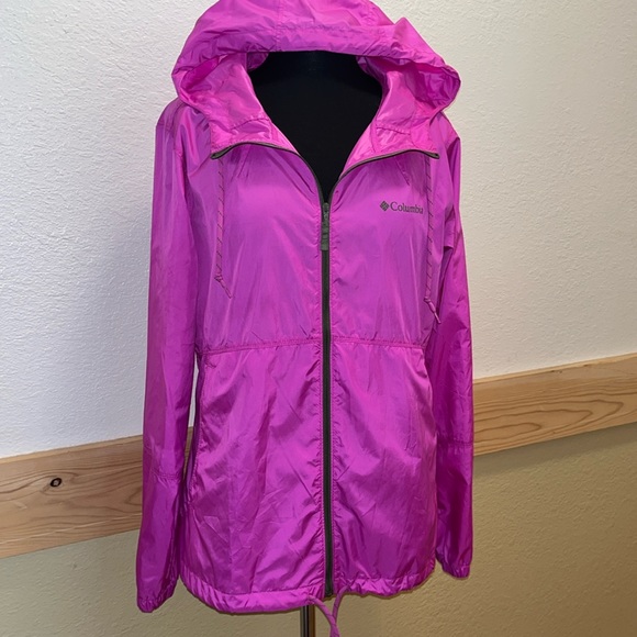 Columbia Jackets & Blazers - Columbia light weight wind breaker 💗